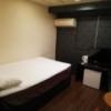 池袋グランドホテル(豊島区/ラブホテル)の写真『910号室　ベッド』by ところてんえもん