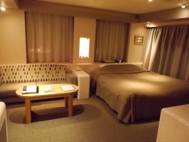 ホテル Ｍ(松戸市/ラブホテル)の写真『46号室。ソファ、ベッドなど。』by 名無しさん（ID:82189）