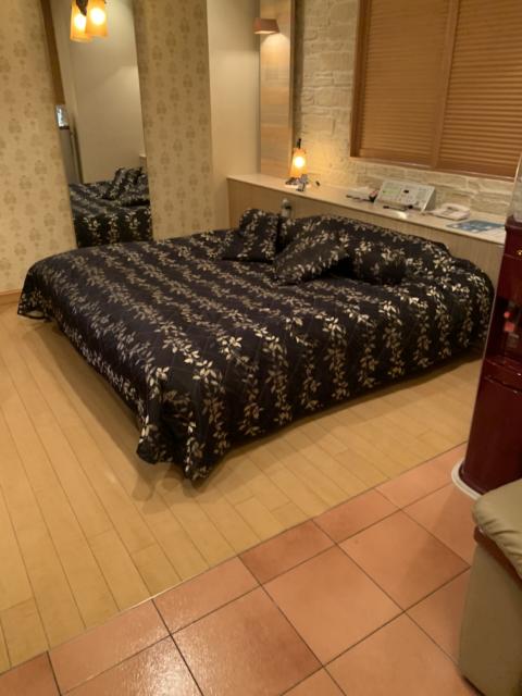 ホテル ミューズ(古河市/ラブホテル)の写真『302号室 ベッド』by mee