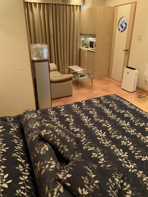 ホテル ミューズ(古河市/ラブホテル)の写真『302号室 ベッド奥から撮影』by mee