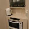 HOTEL P-DOOR（ホテルピードア）(台東区/ラブホテル)の写真『401号室 電子レンジや冷蔵庫など(冷蔵庫の中にはミネラルウォーター2本入っていました)』by 舐めたろう