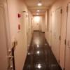 ロイヤルプラザホテル(足立区/ラブホテル)の写真『R13号室利用(20,4)１階の廊下です。』by キジ