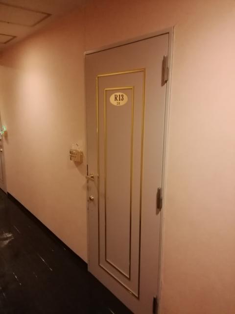 ロイヤルプラザホテル(足立区/ラブホテル)の写真『R13号室利用(20,4)部屋の入口です。』by キジ