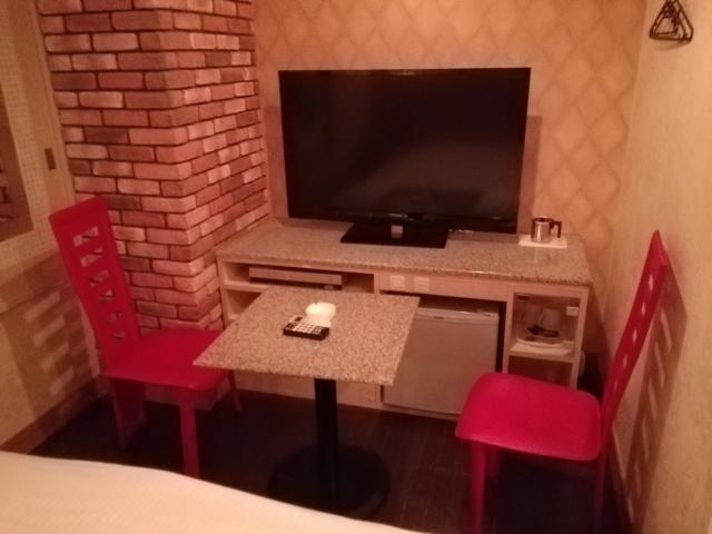 ロイヤルプラザホテル(足立区/ラブホテル)の写真『R13号室利用(20,4)TVや応接セットです。』by キジ