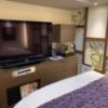 HOTEL EXE（エグゼ）(台東区/ラブホテル)の写真『101号室　ベッドから大型テレビ等』by の〜の