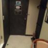池袋グランドホテル(豊島区/ラブホテル)の写真『807号室　室内から玄関』by もぐたんっ