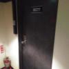 池袋グランドホテル(豊島区/ラブホテル)の写真『807号室　ドア』by もぐたんっ