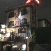 River Side Hotel ASAKA(リバーサイドホテルあさか)(朝霞市/ラブホテル)の写真『夜の外観』by サトナカ