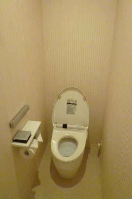 HOTEL CORE(渋谷区/ラブホテル)の写真『308号室（トイレはTOTO製自動開閉ウォシュレット）』by 格付屋