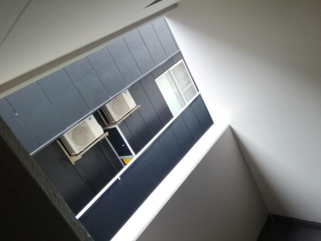 HOTEL ZEN 港北（ゼン）(横浜市都筑区/ラブホテル)の写真『207号室利用(20,4)ビューは、隣の建物の室外機でした。(笑)』by キジ