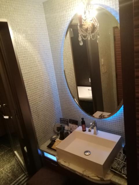 HOTEL ZEN 港北（ゼン）(横浜市都筑区/ラブホテル)の写真『207号室利用(20,4)洗面所です。』by キジ