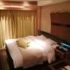 HOTEL ZEN 港北（ゼン）(横浜市都筑区/ラブホテル)の写真『207号室利用(20,4)ベッドです。』by キジ