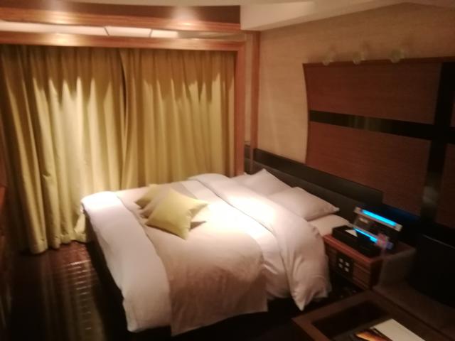HOTEL ZEN 港北（ゼン）(横浜市都筑区/ラブホテル)の写真『207号室利用(20,4)ベッドです。』by キジ