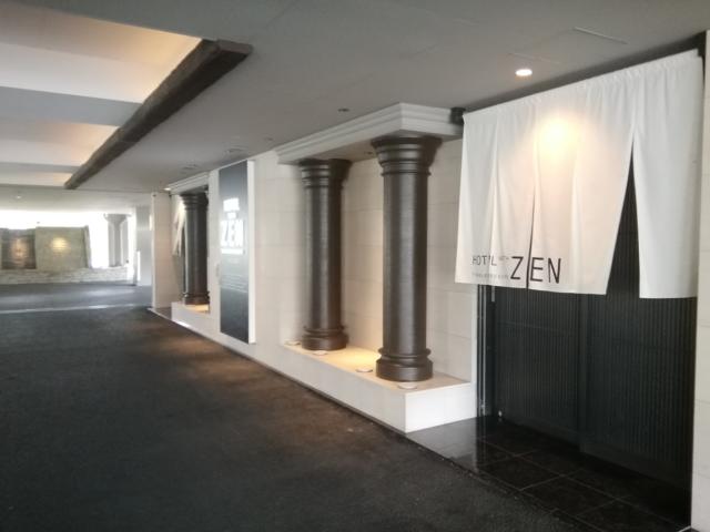 HOTEL ZEN 港北（ゼン）(横浜市都筑区/ラブホテル)の写真『207号室利用(20,4)ホテル入口です。』by キジ