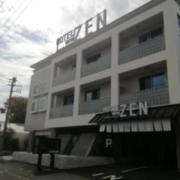 HOTEL ZEN 港北（ゼン）(全国/ラブホテル)の写真『207号室利用(20,4)昼の外観です。』by キジ