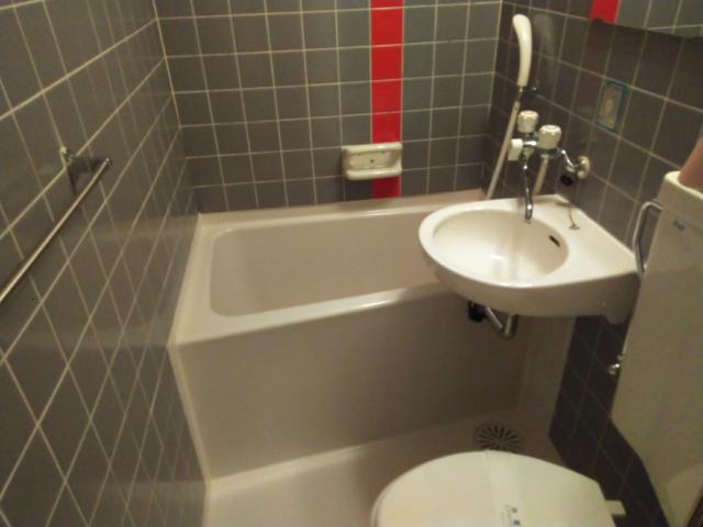 ホテル シルク(豊島区/ラブホテル)の写真『101号室（2時間2500円）浴室はユニット』by もぐたんっ