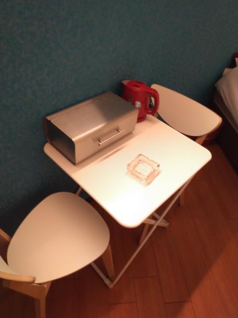 ホテル シルク(豊島区/ラブホテル)の写真『101号室　テーブル』by もぐたんっ