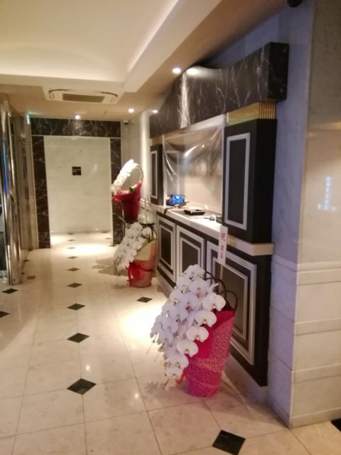 HOTEL C. KOHOKU(横浜市都筑区/ラブホテル)の写真『108号室利用(20,4)有人受付です。リニューアルしたてで胡蝶蘭が飾られていました。』by キジ