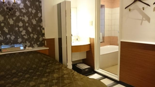 HOTEL LELiSA(レリーザ)(渋谷区/ラブホテル)の写真『301号のベッド、水回り、風呂の配置はこんな感じです。』by angler