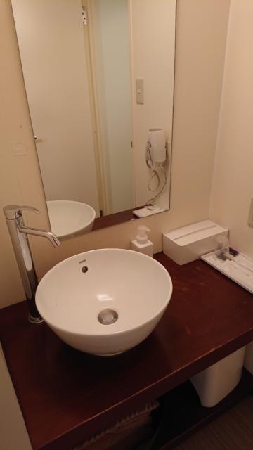 ヒルズホテル五反田(品川区/ラブホテル)の写真『606号室 洗面台(アメニティは必要最小限のものだけです)』by 舐めたろう