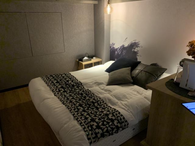 HOTEL LOTUS 小岩店（ロータス）(江戸川区/ラブホテル)の写真『210号室　ベッド』by の〜の
