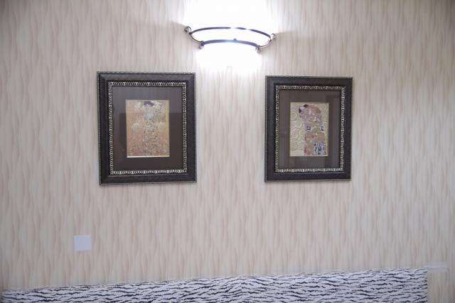 新日本ホテル(足立区/ラブホテル)の写真『101号室　ベッドエリアの絵画』by マーケンワン