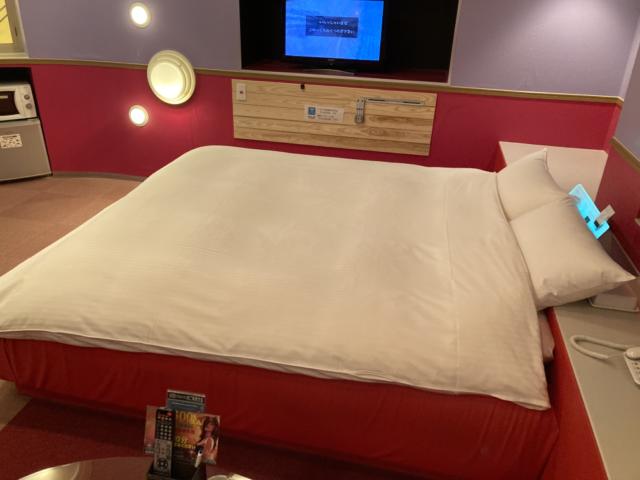 ホテル シティ22(沼津市/ラブホテル)の写真『309号室　ベッド』by まさおJリーグカレーよ