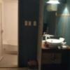 センチュリー(千葉市中央区/ラブホテル)の写真『103号室 ベッドから浴室を見た』by 正直下半神