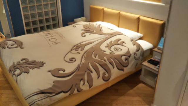 HOTEL Mitos（ミトス）(厚木市/ラブホテル)の写真『102号室のベッド　清潔感もあり必要にして十分な広さがあります。』by く～ちゃん