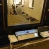 HOTEL LELiSA(レリーザ)(渋谷区/ラブホテル)の写真『305号室のベッドの上には鏡のついた扉。開けると外光が入ります。』by angler