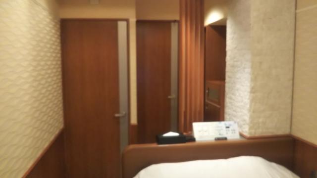 HOTEL GARNET（ガーネット)(千葉市中央区/ラブホテル)の写真『302号室 メインルームから左玄関、右浴室』by 正直下半神