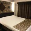 Hotel BaliBali(バリバリ)池袋(豊島区/ラブホテル)の写真『702号室　ベッドルーム入口から見た室内』by ACB48