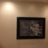 ホテル リンデン 湯島(文京区/ラブホテル)の写真『703号室 ベッド脇の絵画』by hireidenton