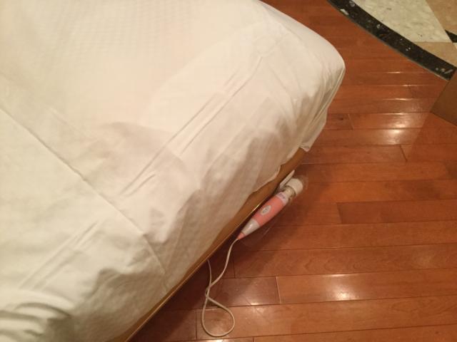 XO新宿(新宿区/ラブホテル)の写真『208号室(Oタイプ)　ベッドのところに電マあります』by ACB48