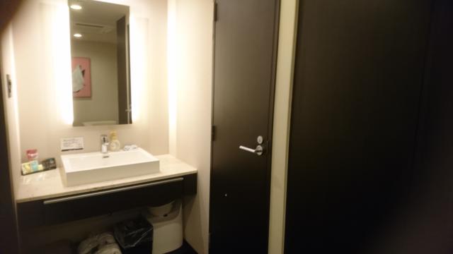 HOTEL UNO(ウノ)(川口市/ラブホテル)の写真『201号室、洗面台。洗面台下にはタオルやアメニティが』by どらねこどらどら