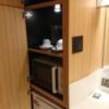 KOYADO HOTEL(台東区/ラブホテル)の写真『5号室 洗面台脇の収納と冷蔵庫など(冷蔵庫は販売用)』by 舐めたろう