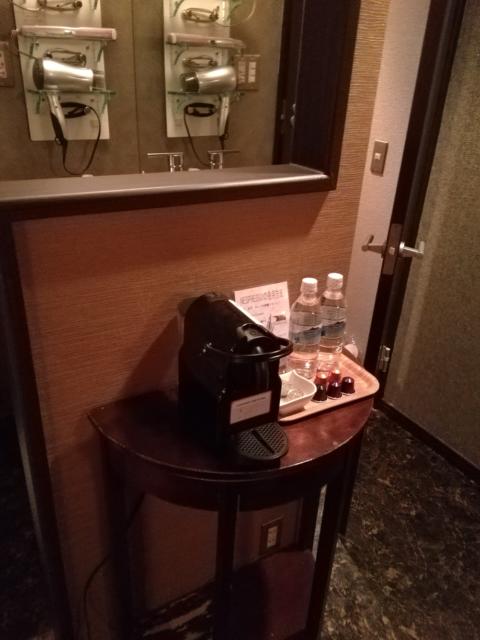 ホテル100% 7/7 平塚キャッスル(平塚市/ラブホテル)の写真『401号室利用(20,6)。ポーションで入れるコーヒーマシン。』by キジ