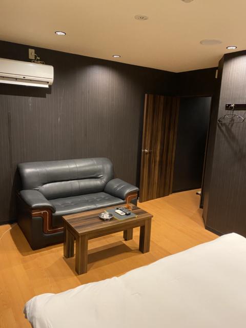 HOTEL GRANDE(川口市/ラブホテル)の写真『304号室（左奥より）』by こねほ