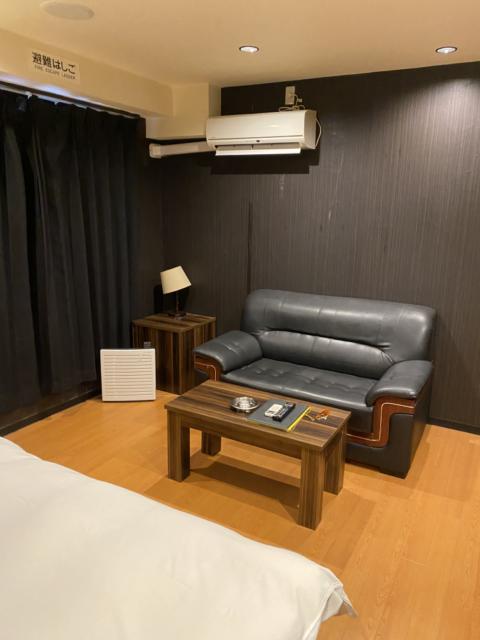 HOTEL GRANDE(川口市/ラブホテル)の写真『304号室（右手前より）』by こねほ