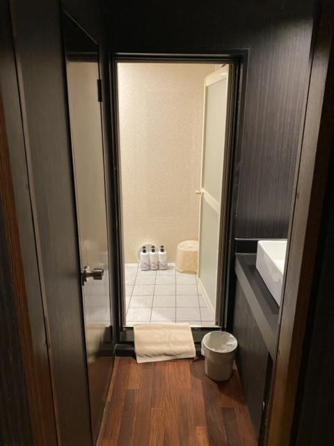 HOTEL GRANDE(川口市/ラブホテル)の写真『304号室（浴室への廊下）』by こねほ