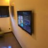 HOTEL DUO（デュオ）(墨田区/ラブホテル)の写真『（406号室）壁掛けテレビ。楽しいものが見えるようになってます。』by こーめー