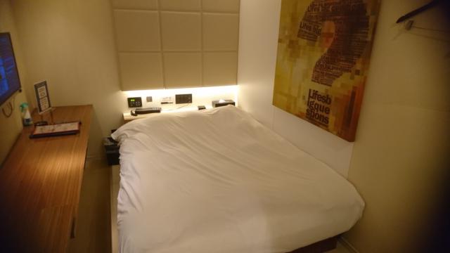 HOTEL UNO(ウノ)(川口市/ラブホテル)の写真『204号室 コンパクトバスルームタイプのベッド』by どらねこどらどら