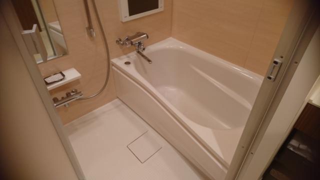 HOTEL UNO(ウノ)(川口市/ラブホテル)の写真『204号室 コンパクトバスルーム、2人でギリギリ』by どらねこどらどら