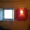 ホテルポニー(相模原市/ラブホテル)の写真『502号室 ソファの上の窓は開く』by angler