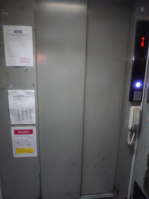 レンタルルーム MK(千代田区/ラブホテル)の写真『エレベーター入口　受付８階』by momomo