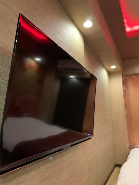 HOTEL ENJU 別邸万華(台東区/ラブホテル)の写真『301号室　客室（テレビ）』by 鶯谷人