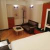 HOTEL TIFFARD（ティファード）(新宿区/ラブホテル)の写真『511号室、ソファ・テーブル』by イシバシ
