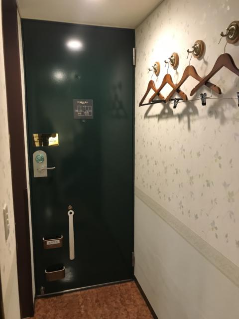 AILEAN DONAN（アイリーンドナン）町田店(相模原市/ラブホテル)の写真『513号室の玄関』by 少佐
