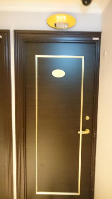 HOTEL LELiSA(レリーザ)(渋谷区/ラブホテル)の写真『205号室のドア』by angler