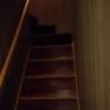 HOTEL 艶EN(横須賀市/ラブホテル)の写真『102号室利用(20.6)古めかしい階段を2階に上がります。』by キジ
